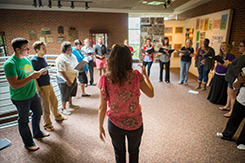 Students sing in group in MUC
