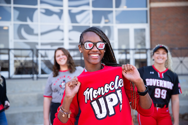 Students in APSU swag posing for the camera