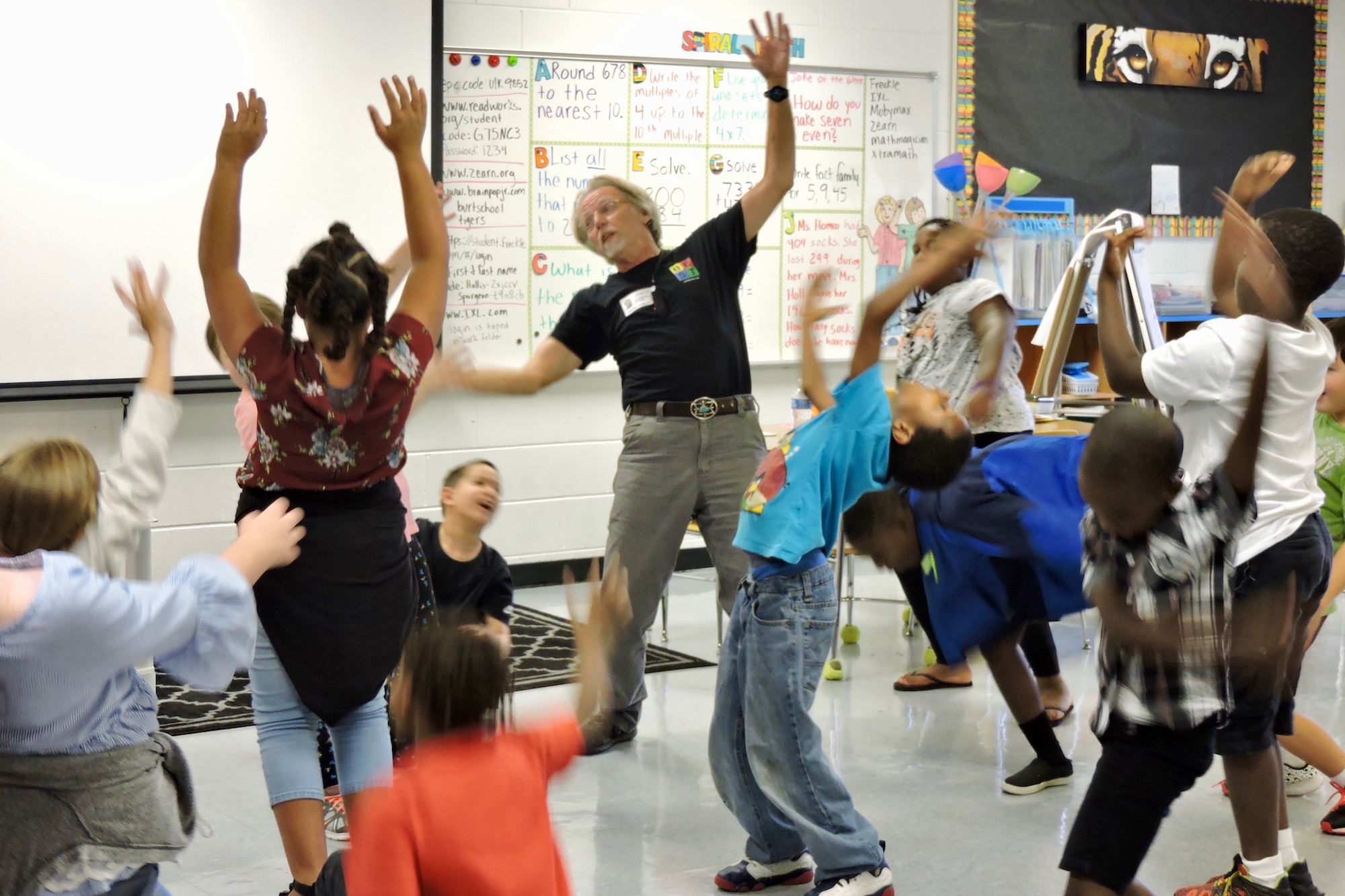 Kennedy Center for the Performing Arts teaching artist Randy Barron leads local students through an arts integration exercise. (Photo credit: Janice Crews / APSU)
