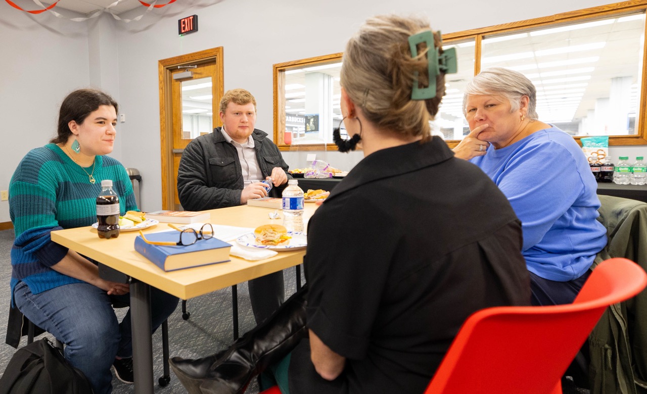 Austin Peay’s STEA student group invites community to discuss ‘Hidden Figures’ at spring book club