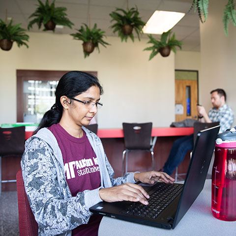 Students work on computers in Maynard building.